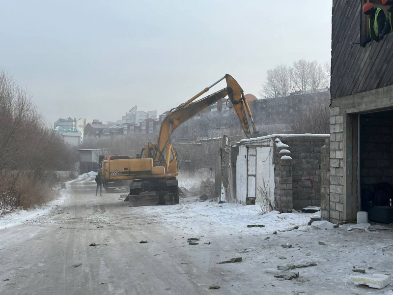 19 незаконно построенных гаражей снесли в районе Академгородка по решению суда