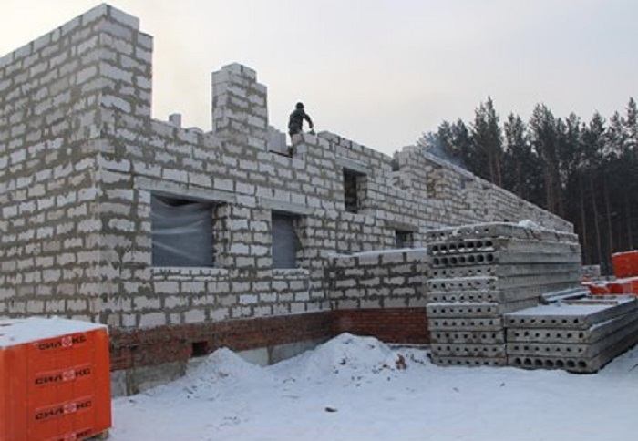 В Чуне кипит строительство дома для детей-сирот