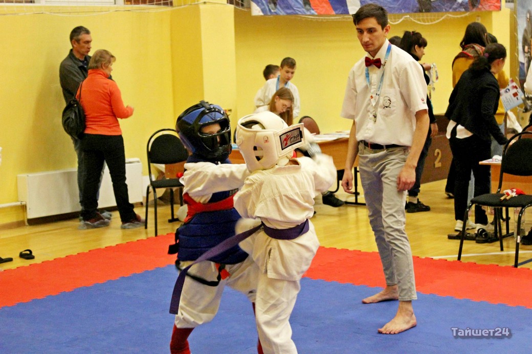 Тайшетские каратисты привезли 17 медалей с областных соревнований