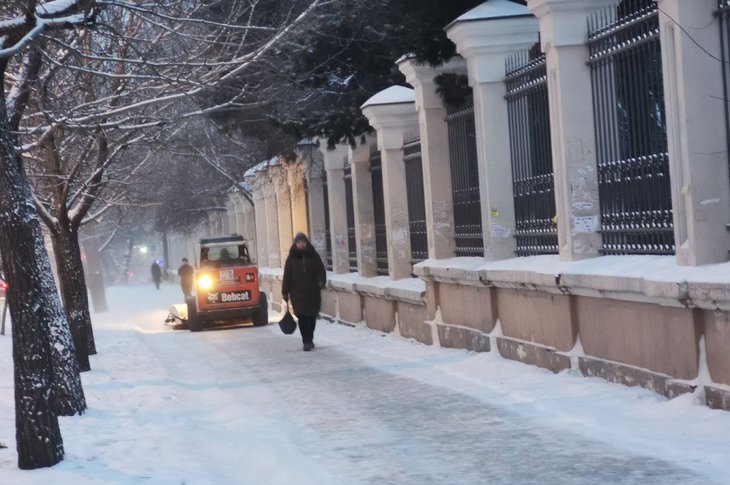 53 единицы техники задействованы в уборке улиц после снегопада в Иркутске