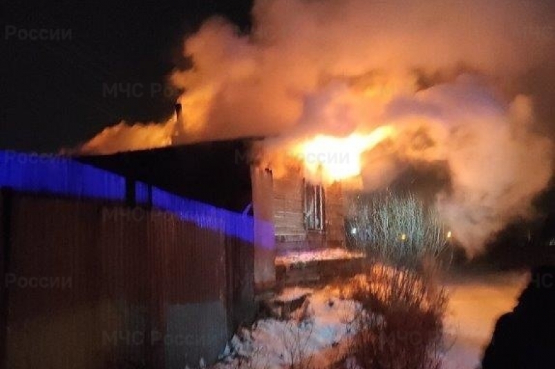 Четыре человека погибли и двое пострадали на пожарах в жилых домах Приангарья в морозы