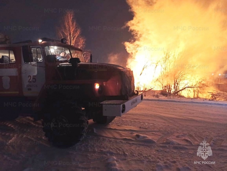 Четыре человека погибли и двое пострадали на пожарах в Иркутской области