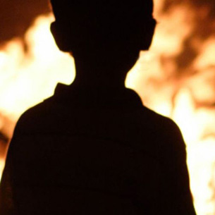 У родителей погибших на пожаре в Свирске детей забрали четвертого сына