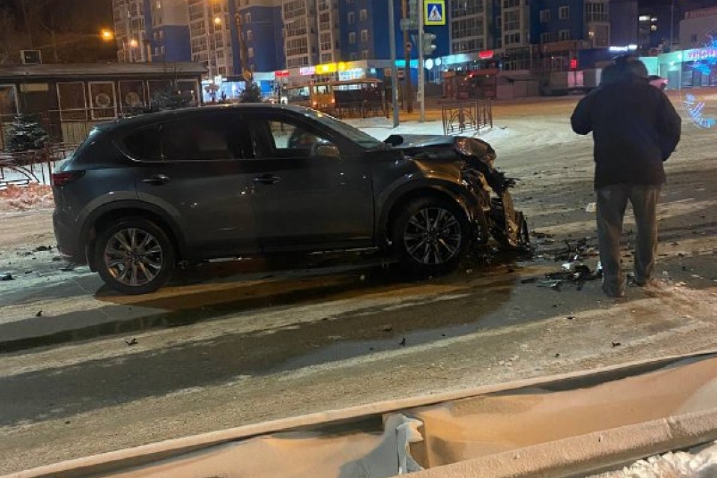 Два кроссовера столкнулись на улице Байкальской в Иркутске