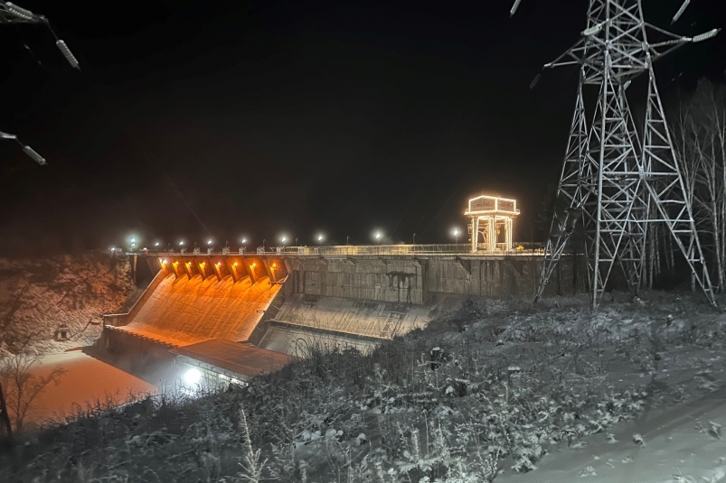Обновленный гигант: козловой кран обновили на Мамаканской ГЭС