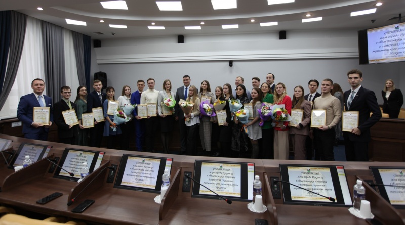 Cтипендии мэра вручили 25 молодым ученым в Иркутске