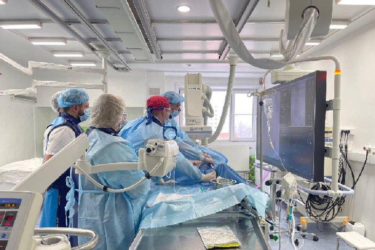 Врачи Иркутской областной клинической больницы успешно провели редкую операцию на аорте