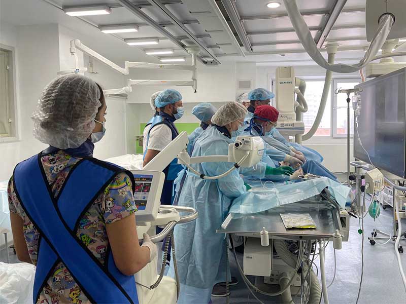 Иркутские врачи провели редкую операцию – протезирование аорты