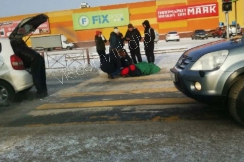 Два пешехода попали под колеса автомобилей в Иркутске