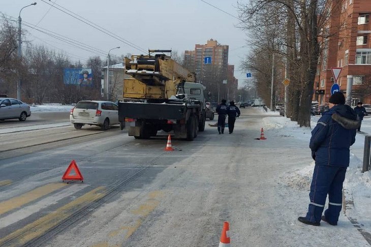 Полиция в Иркутске ищет родственников погибшей в ДТП пожилой женщины