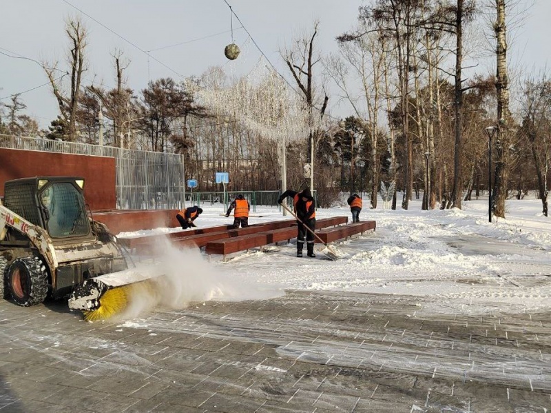 В Иркутске усилена работа по уборке дорог и тротуаров в выходные дни