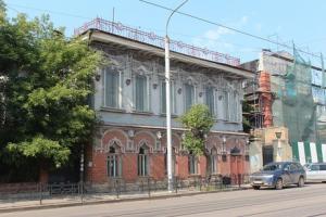 В Иркутске сносят самовольную постройку на улице Степана Разина
