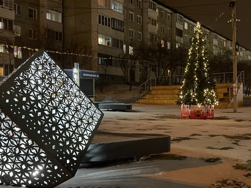 В 40 дворах Правобережного округа Иркутска установят елки и снежные фигуры