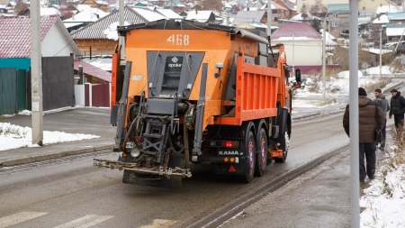 114 единиц техники вышли сегодня на расчистку улиц Иркутска
