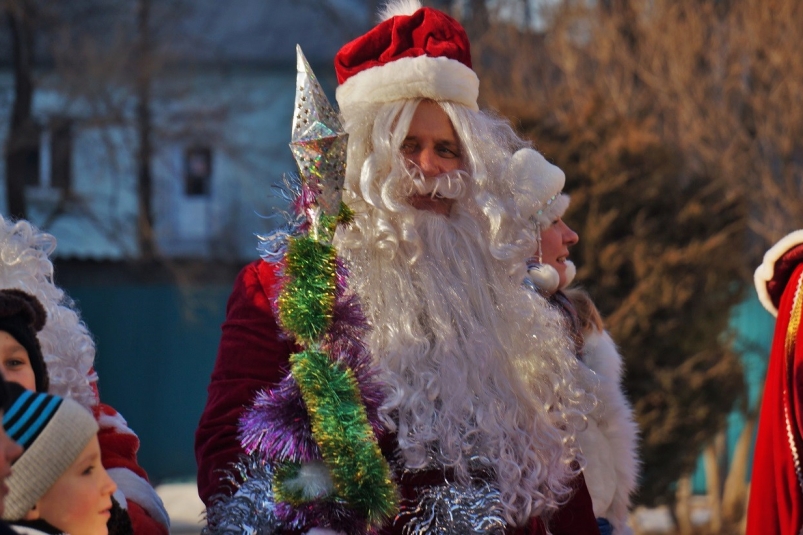 Дед Мороз с подарками от Фонда Юрия Тена поздравил пациентов детской больницы в Иркутске