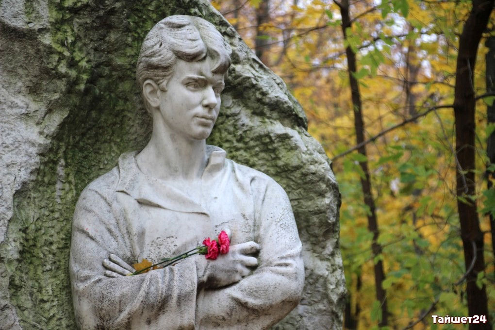 «В этой жизни умирать не ново…» К 97-летию гибели Сергея Есенина