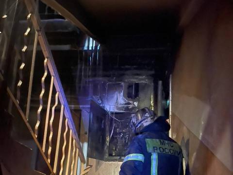 В Иркутске на пожаре в многоквартирном доме спасли 10 жильцов