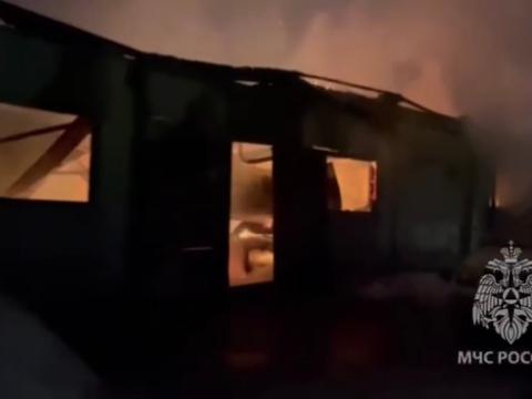 Станция техобслуживания сгорела в Усолье-Сибирском вместе с автомобилями