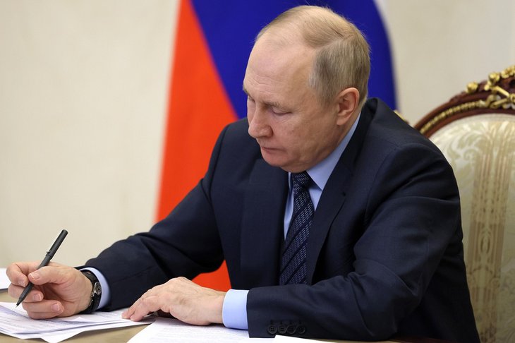 Путин подписал указ о выплатах семьям погибших в ДНР и ЛНР гражданских служащих