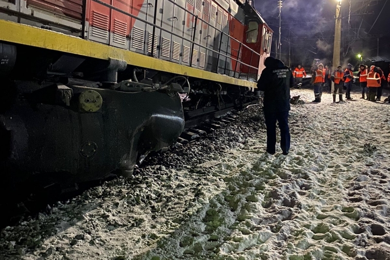 Четыре пассажирских поезда задержали из-за схода локомотивов в Братске