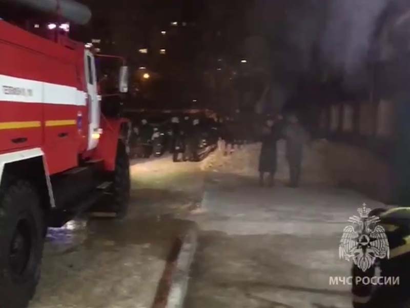 20 человек спасли на пожаре в Иркутске в новогоднюю ночь