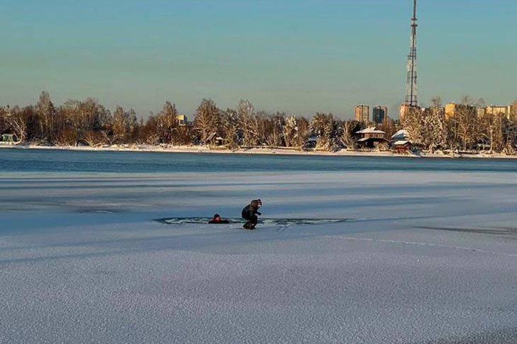 В Иркутске двое мальчиков провалились под лед Ангары