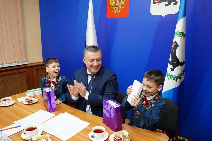 Вице-премьер Виктория Абрамченко исполнила новогоднее желание близнецов из Иркутска