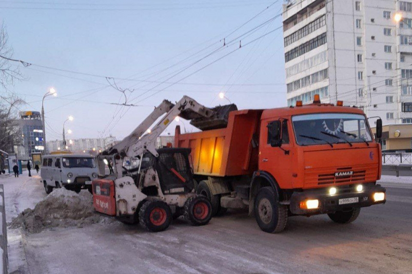 1,6 тысячи тонн снега вывезли с дорог Иркутска за сутки