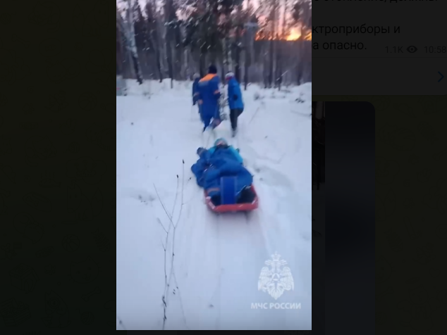 Спасатели оказали помощь сломавшей ногу лыжнице в Иркутском районе