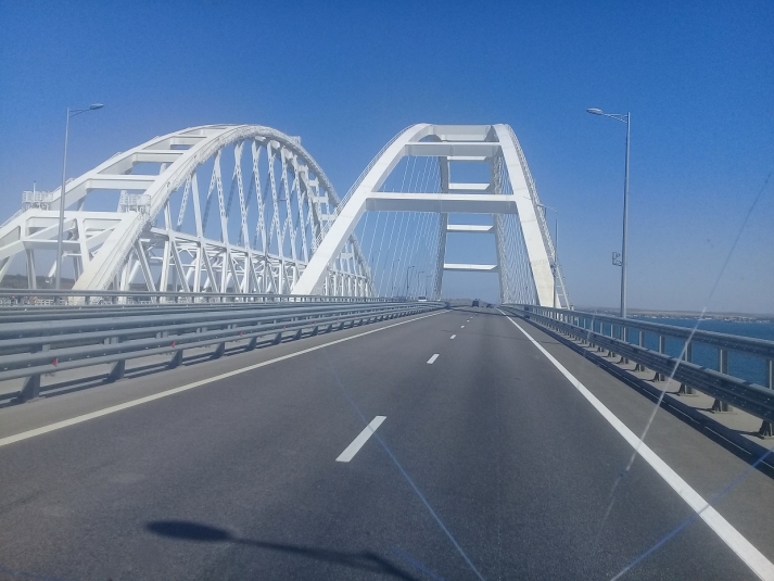 Крымский мост снова закрывают для движения