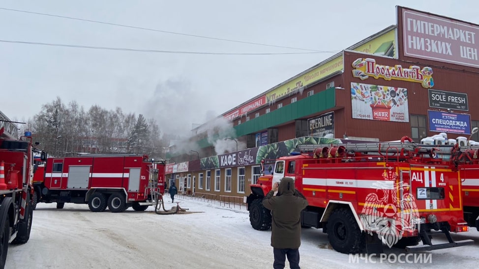 Утром во вторник в Иркутске горел торговый центр «МИГ»