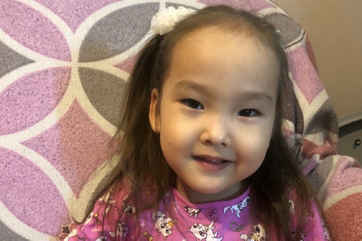 Четырехлетней Насте Бузинаевой из Иркутска требуется помощь в лечении ДЦП