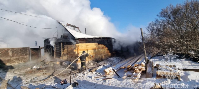 Пожар в жилом доме в Радищева в Иркутске локализовали на площади 140 кв. метров