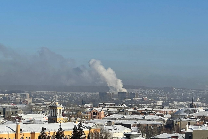 Частный дом горит на улице Радищева в Иркутске