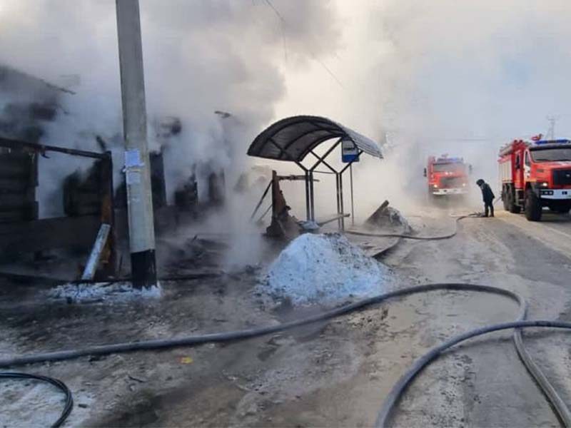 Жилой дом горит на площади 140 «квадратов» на Радищева в Иркутске