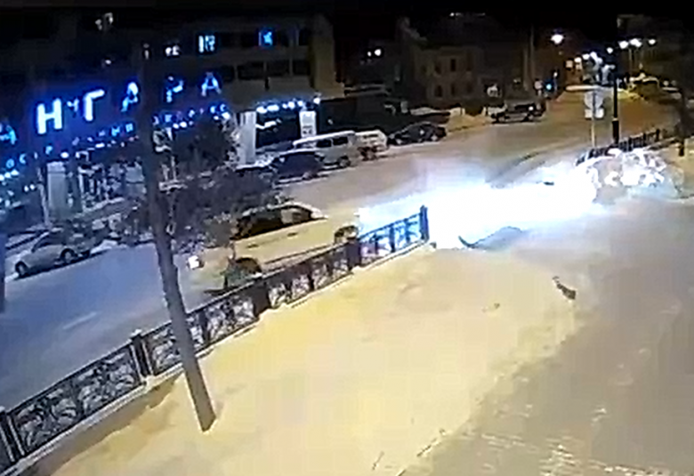 Водитель, который снес ограждения в центре Иркутска, обязался все исправить до 15 февраля