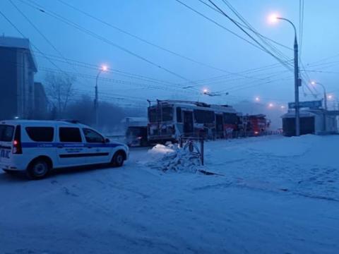 Троллейбус горел на улице Волжской в Иркутске