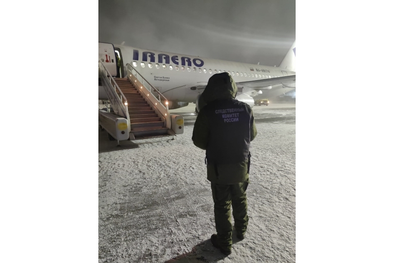 Самолет "ИрАэро" вернулся в Иркутск из-за неубранных стоек шасси