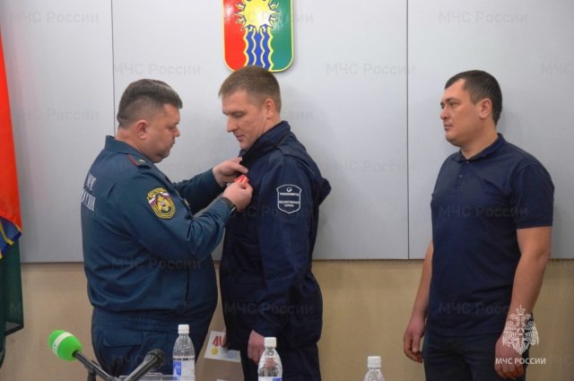 Три жителя Братска получили медали за спасение людей на пожарах