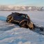 Внедорожник с тремя людьми провалился под лёд на Байкале