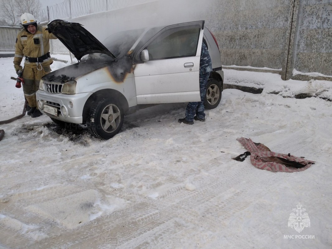 Несколько автомобилей загорелось за сутки в Иркутской области