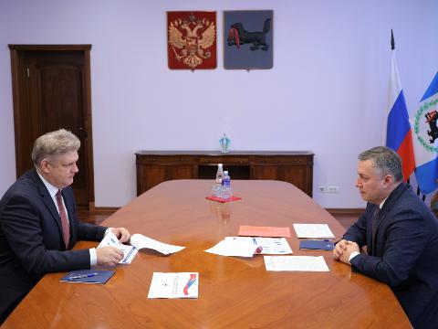 Полномочный представитель президента СФО Анатолий Серышев и губернатор Игорь Кобзев провели рабочую встречу