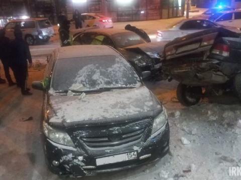 Массовая авария в Иркутске на улице Софьи Перовской с участием четырёх авто