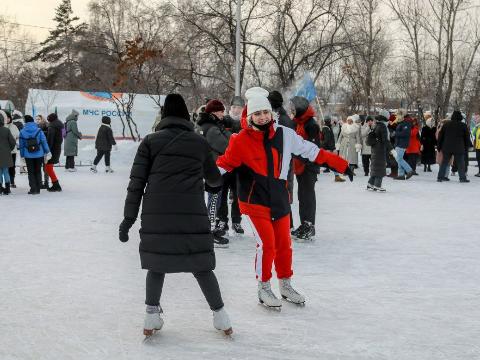 Массовое катание на коньках собрало 1500 человек в Иркутске