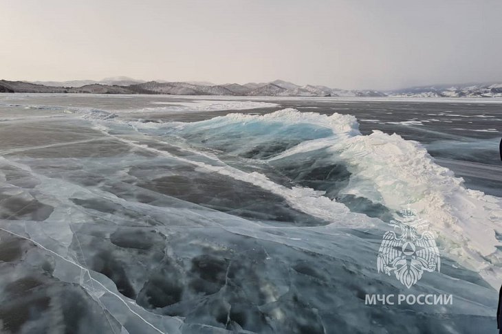 Становая трещина образовалась в проливе Малое Море на Байкале из-за резкого потепления