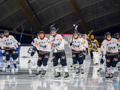 Хоккей с мячом: «Муром» сенсационно разгромил «Байкал-Энергию»