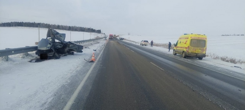 Водитель и пассажир автомобиля ВАЗ-2107 погибли после столкновения с грузовиком в Черемховском
