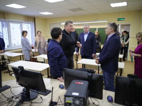 Игорь Кобзев оценил капитальный ремонт Алкинской школы Куйтунского района