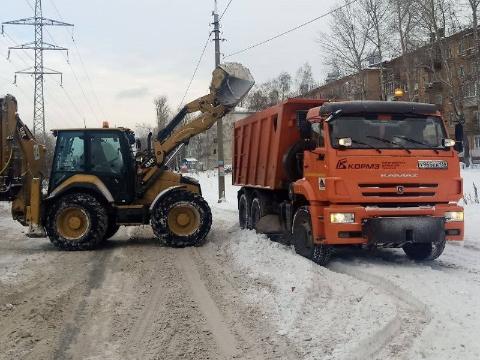 В Иркутске продолжается работа по уборке снега