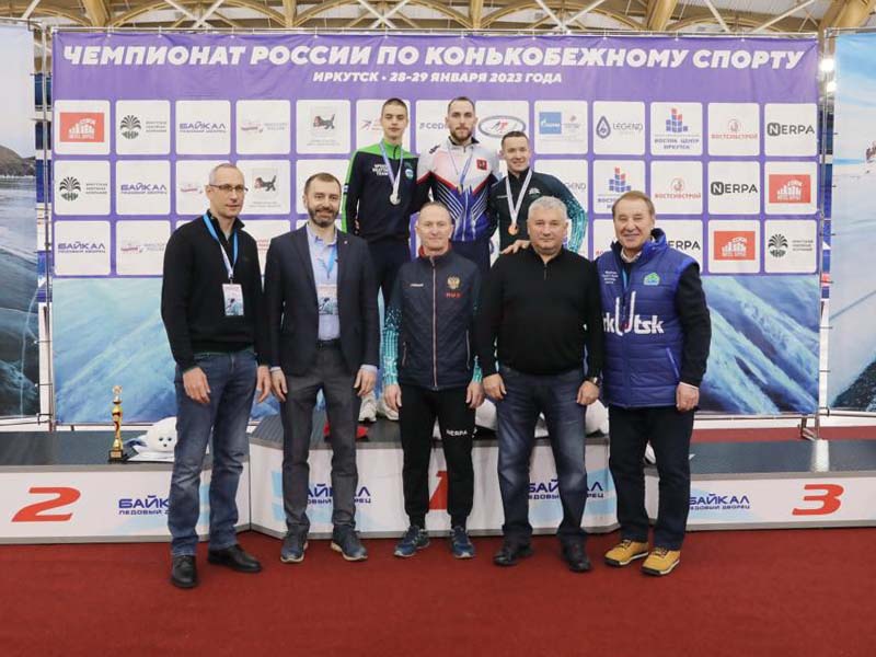 Спикер областного парламента наградил победителей чемпионата России по конькобежному спорту